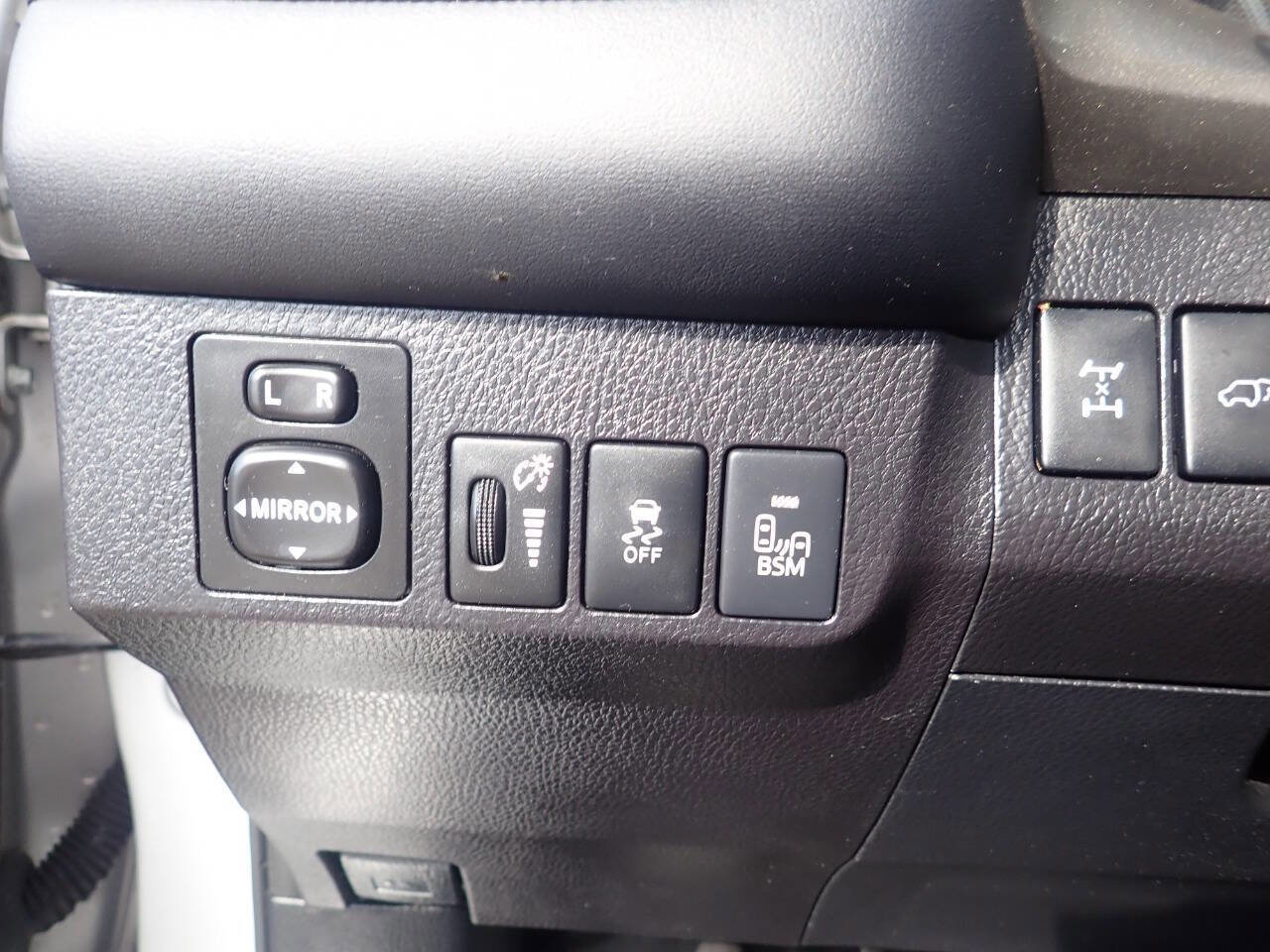 Used 2014 Toyota RAV4 Limited image 9