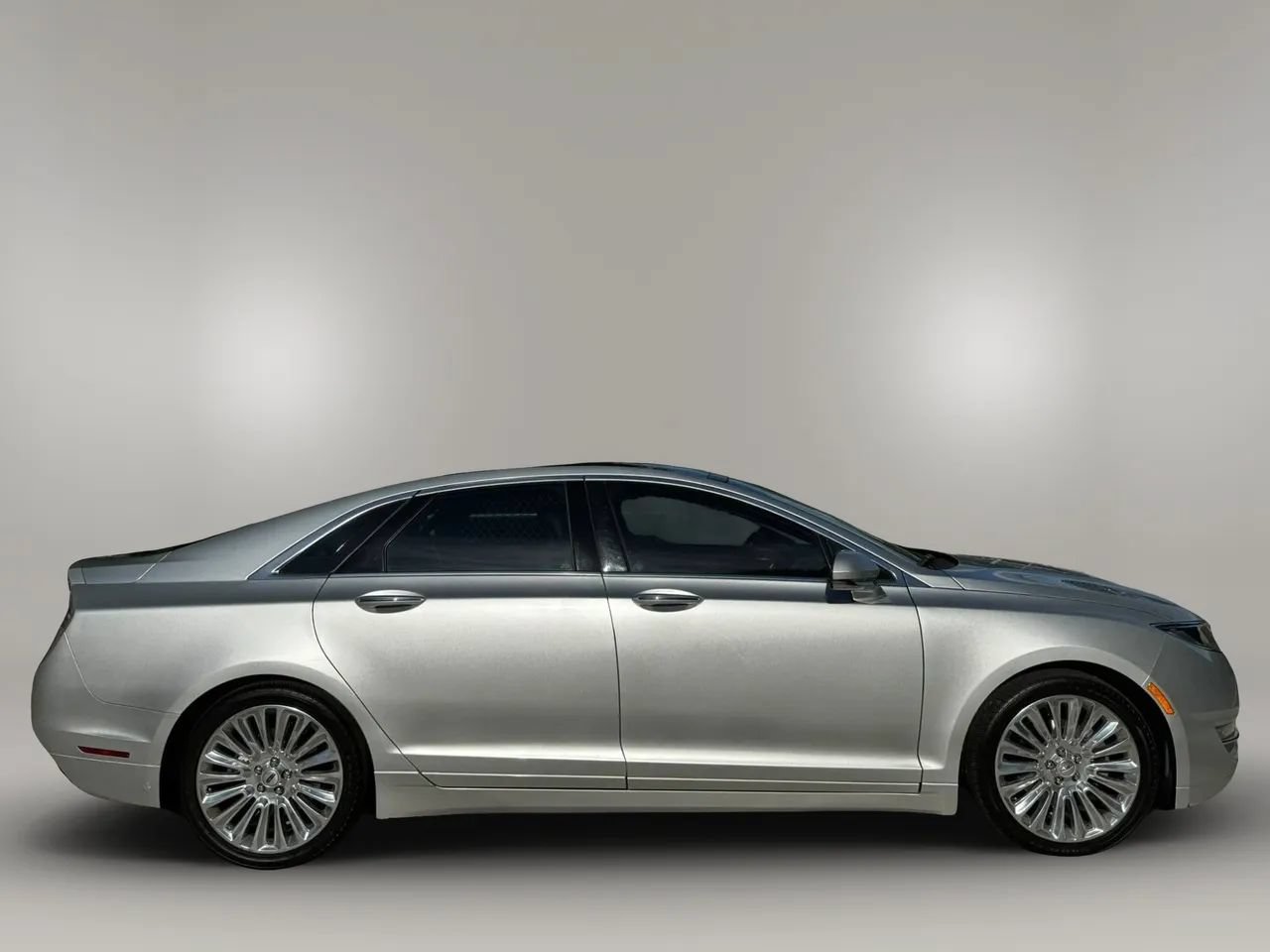 Used 2013 Lincoln MKZ FWD image 4