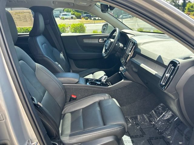 Certified 2025 Volvo XC40 B5 Plus AWD/4WD image 15