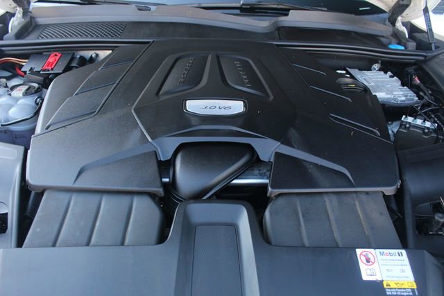 Certified 2023 Porsche Cayenne Platinum Edition image 16