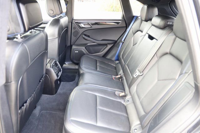 Used 2022 Porsche Macan image 13