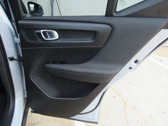 Used 2022 Volvo XC40 P8 Recharge Plus image 23