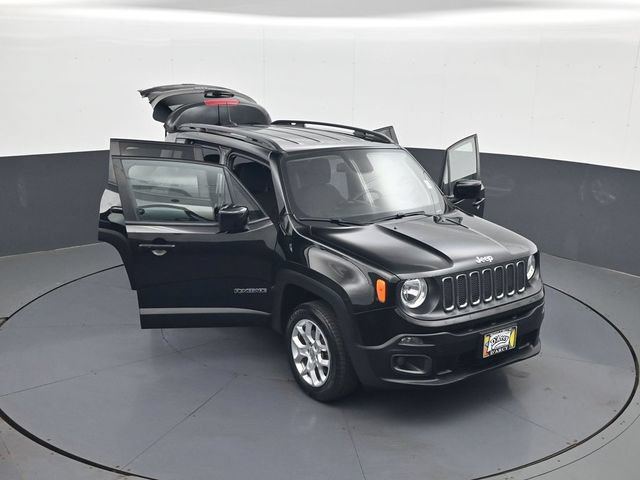 Used 2018 Jeep Renegade Latitude w/ Cold Weather Group AWD/4WD image 29