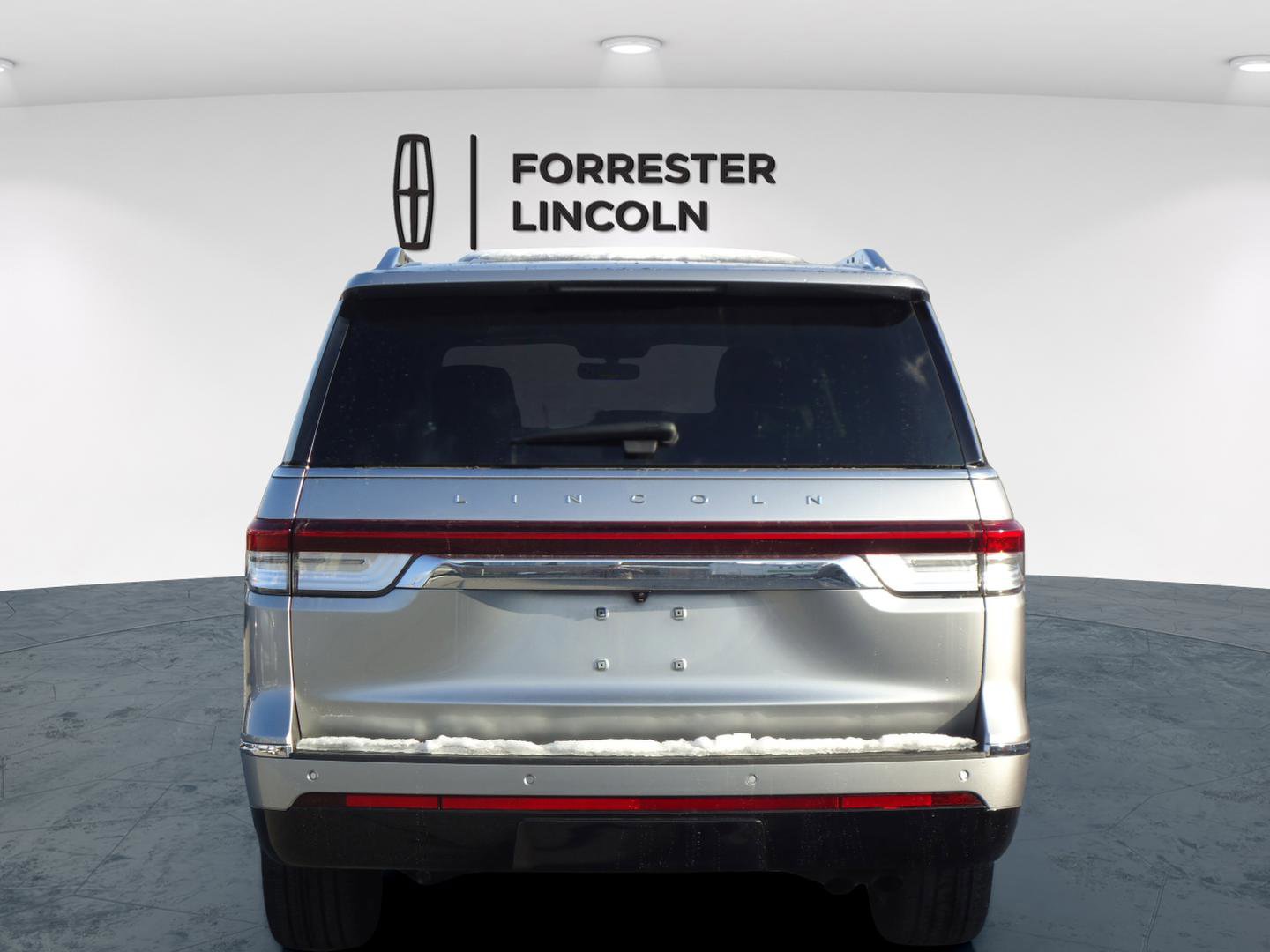Used 2024 Lincoln Navigator L Reserve image 4