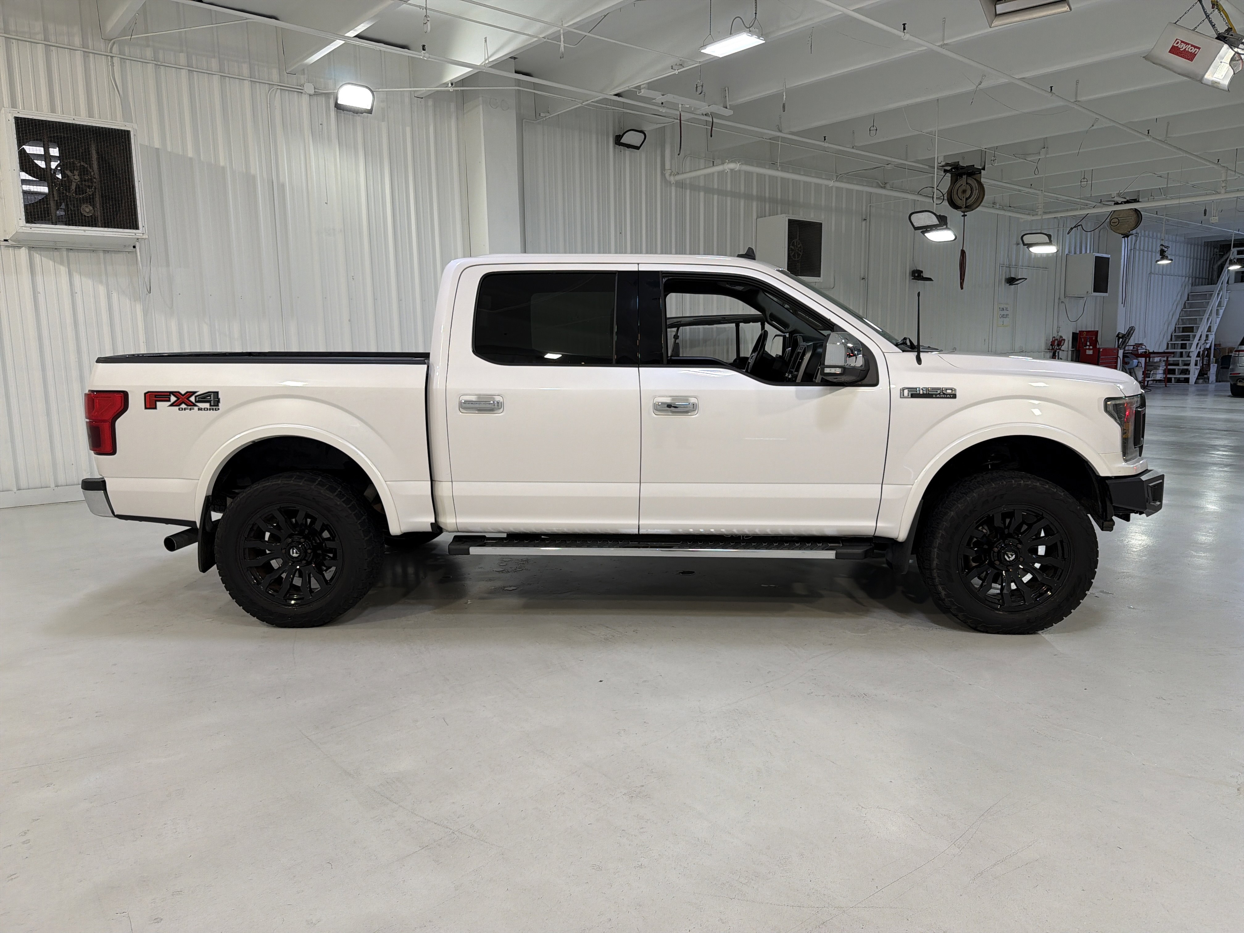 Used 2019 Ford F150 Lariat image 6