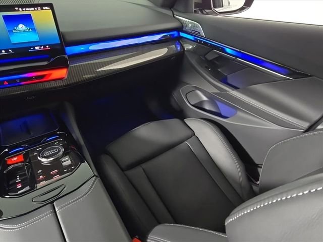 Used 2025 BMW M5 w/ Carbon Package image 23