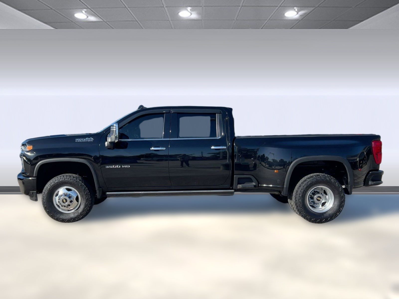 Used 2023 Chevrolet Silverado 3500 High Country image 2