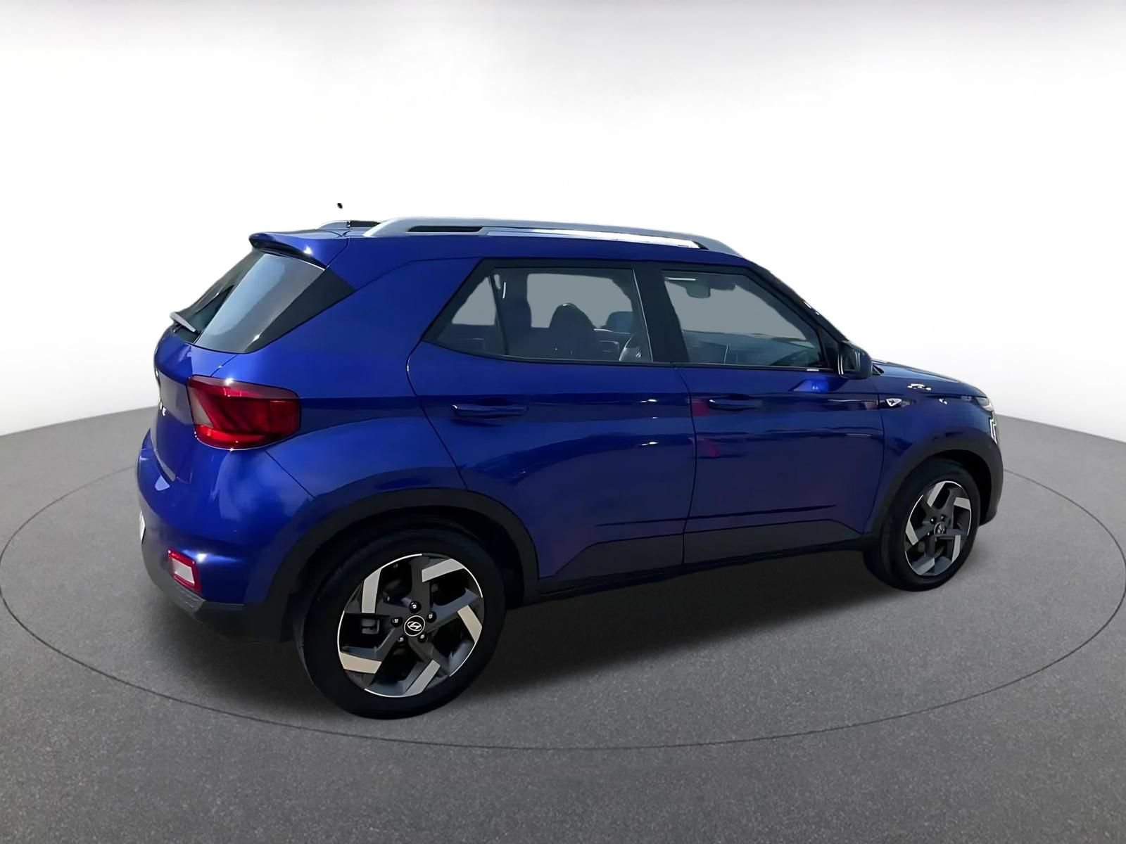 Used 2025 Hyundai Venue SEL FWD image 14