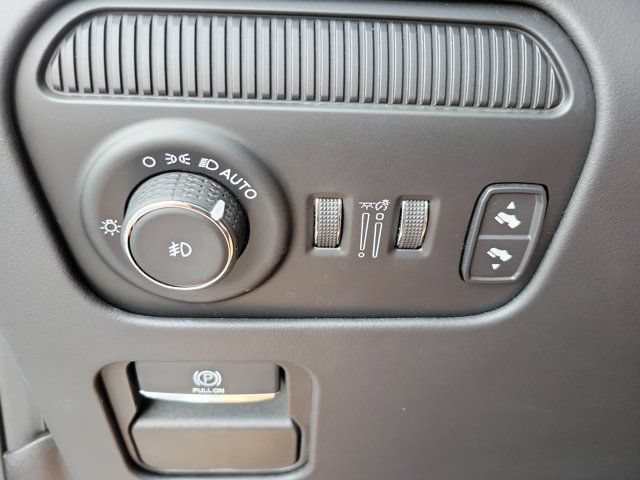 Used 2023 Jeep Grand Wagoneer L Series II AWD/4WD image 35