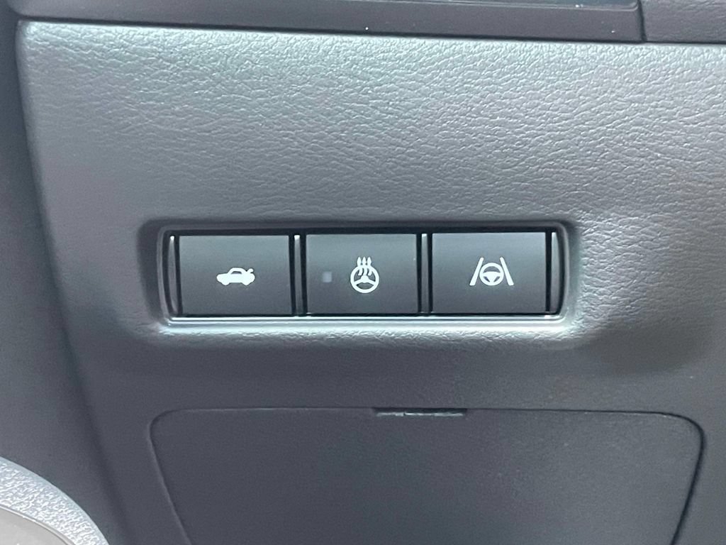 New 2026 Nissan Sentra SR w/ SR Premium Package FWD image 17