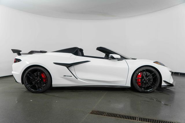Used 2025 Chevrolet Corvette Z06 w/ Z07 Performance Package RWD image 9