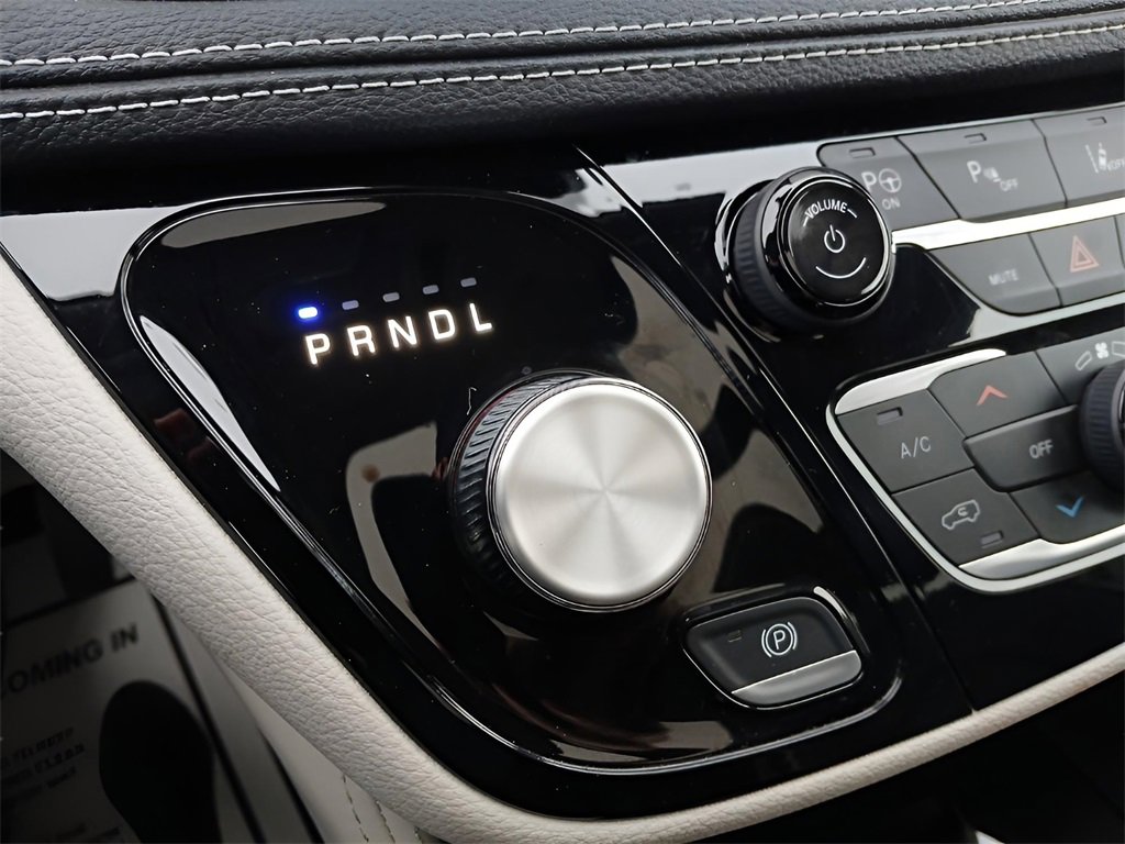 Used 2023 Chrysler Pacifica Limited image 11