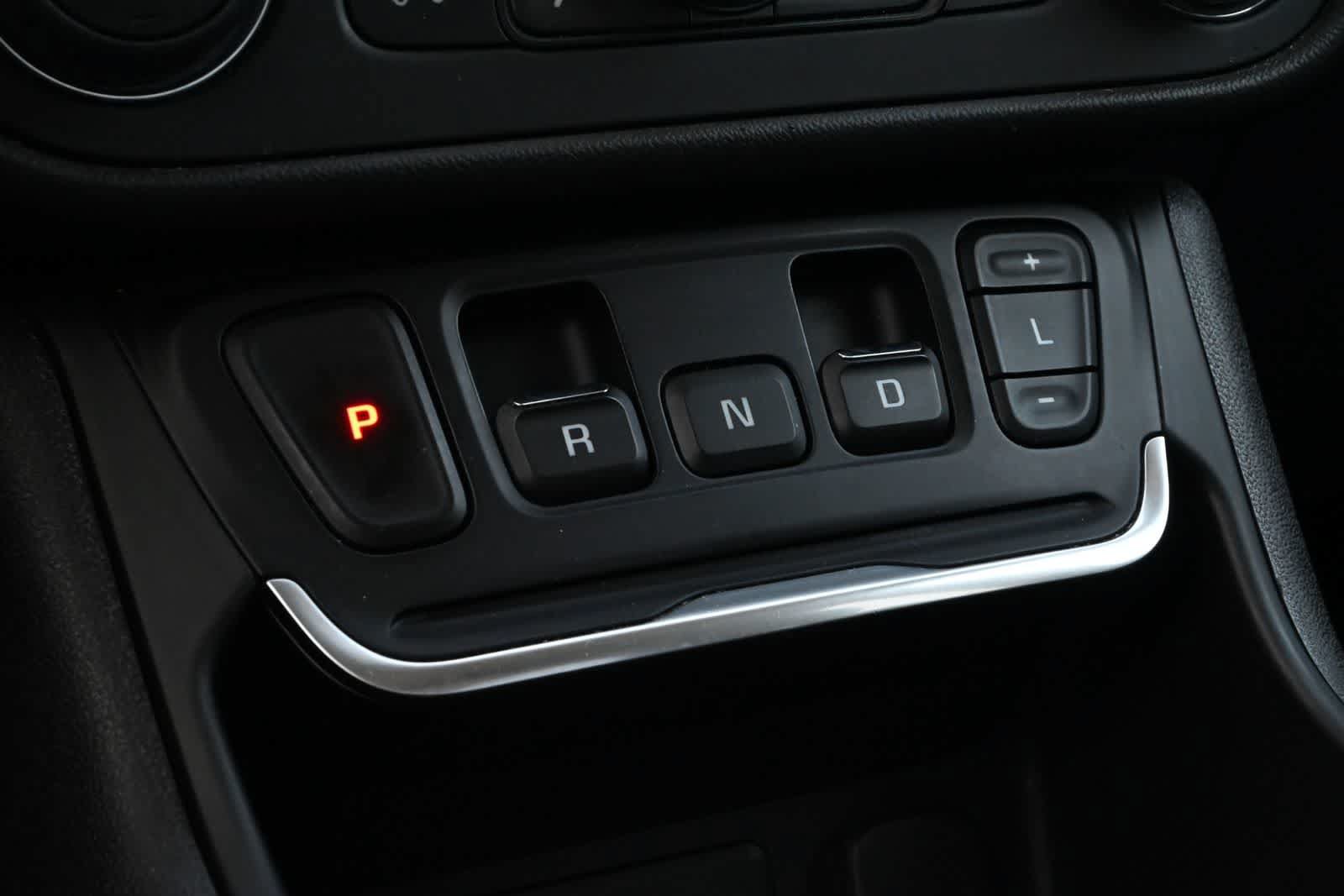 Used 2020 GMC Terrain SLE w/ Driver Convenience Package FWD image 14