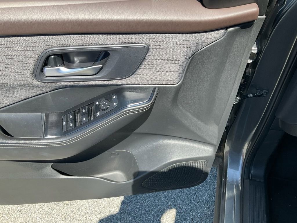 Used 2023 Nissan Rogue SV image 13