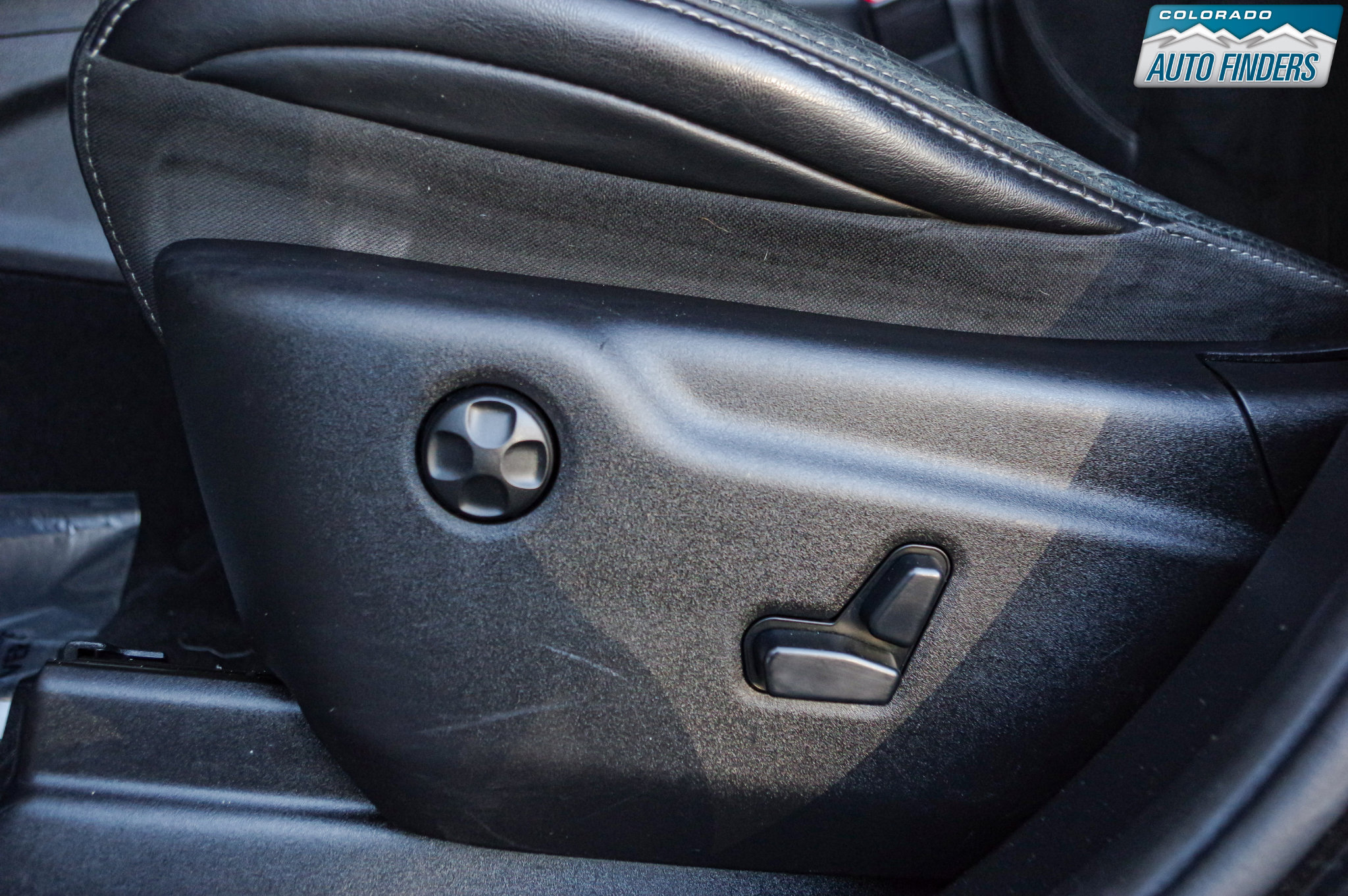 Used 2012 Jeep Grand Cherokee SRT8 w/ Luxury Group II image 12