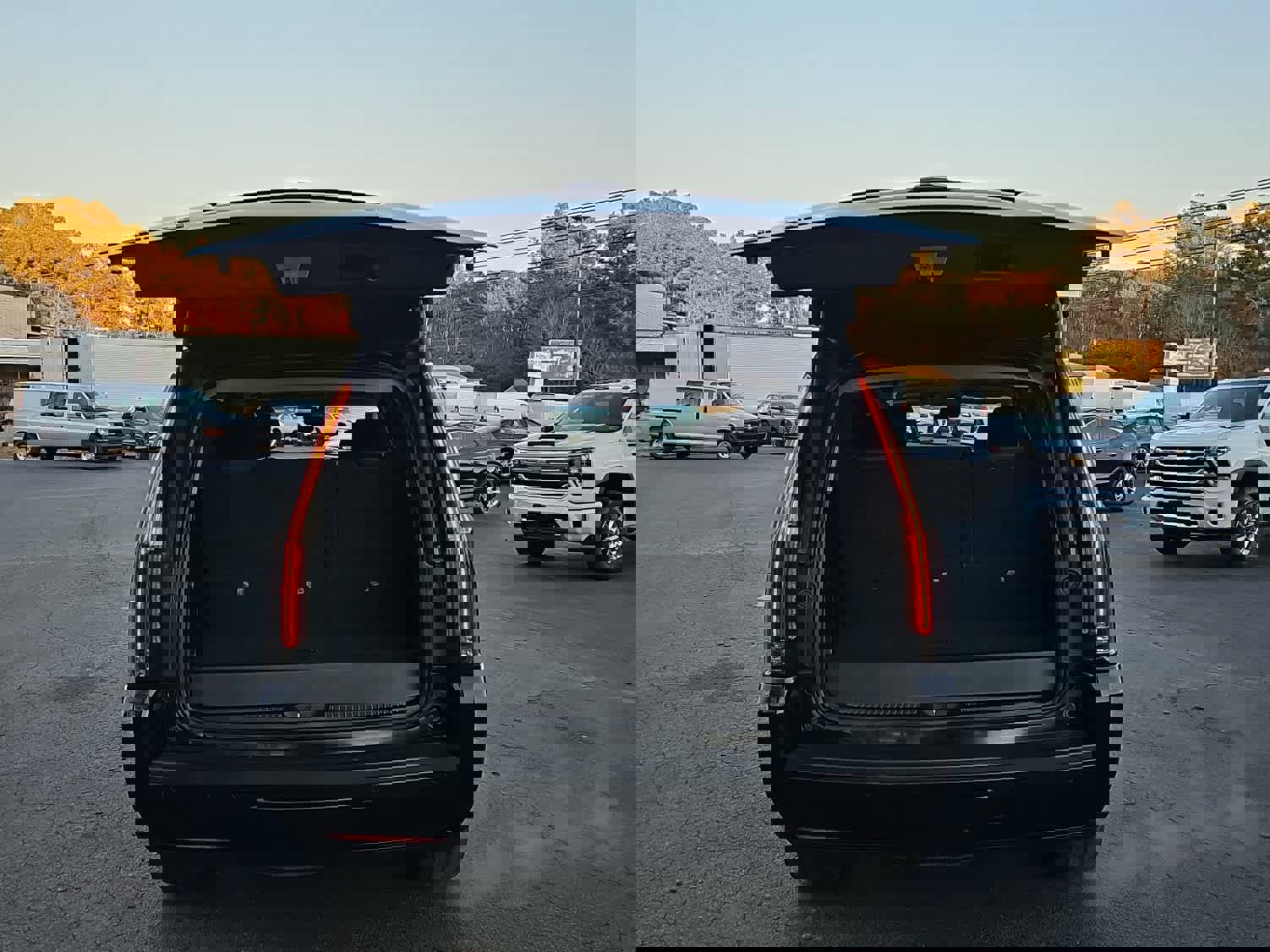 Used 2019 Cadillac Escalade Luxury w/ Escalade Sport Edition image 31