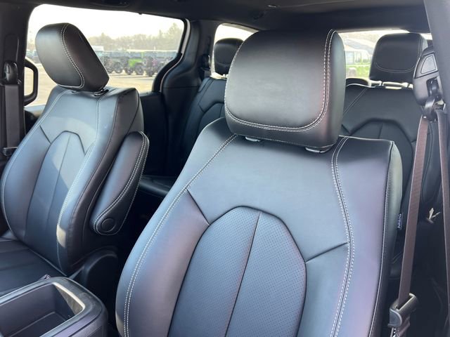New 2026 Chrysler Pacifica Select image 13