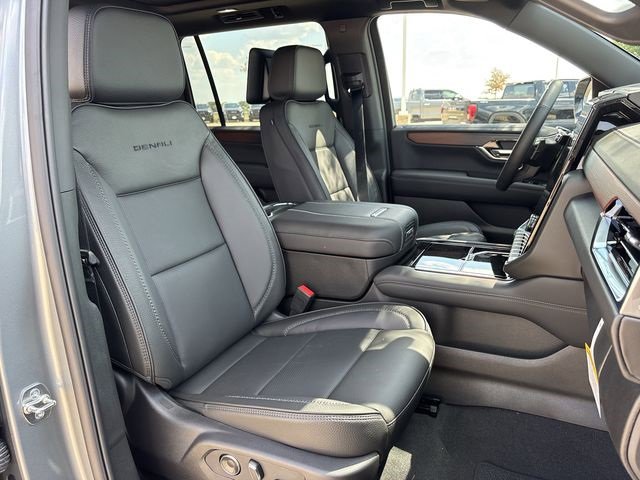 New 2026 GMC Yukon XL Denali w/ Denali Reserve Package image 28