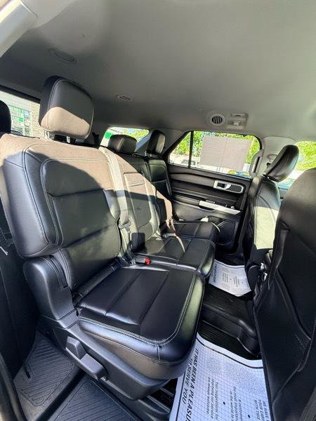 Used 2022 Ford Explorer XLT w/ Equipment Group 202A AWD/4WD image 19