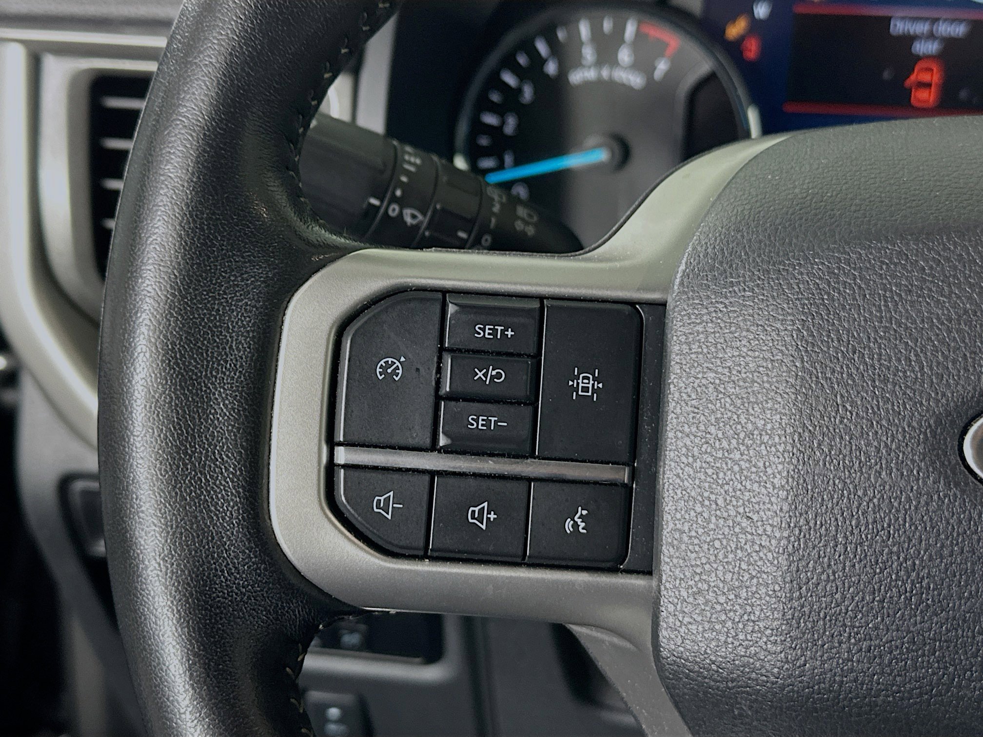 Used 2024 Ford Expedition XLT image 16