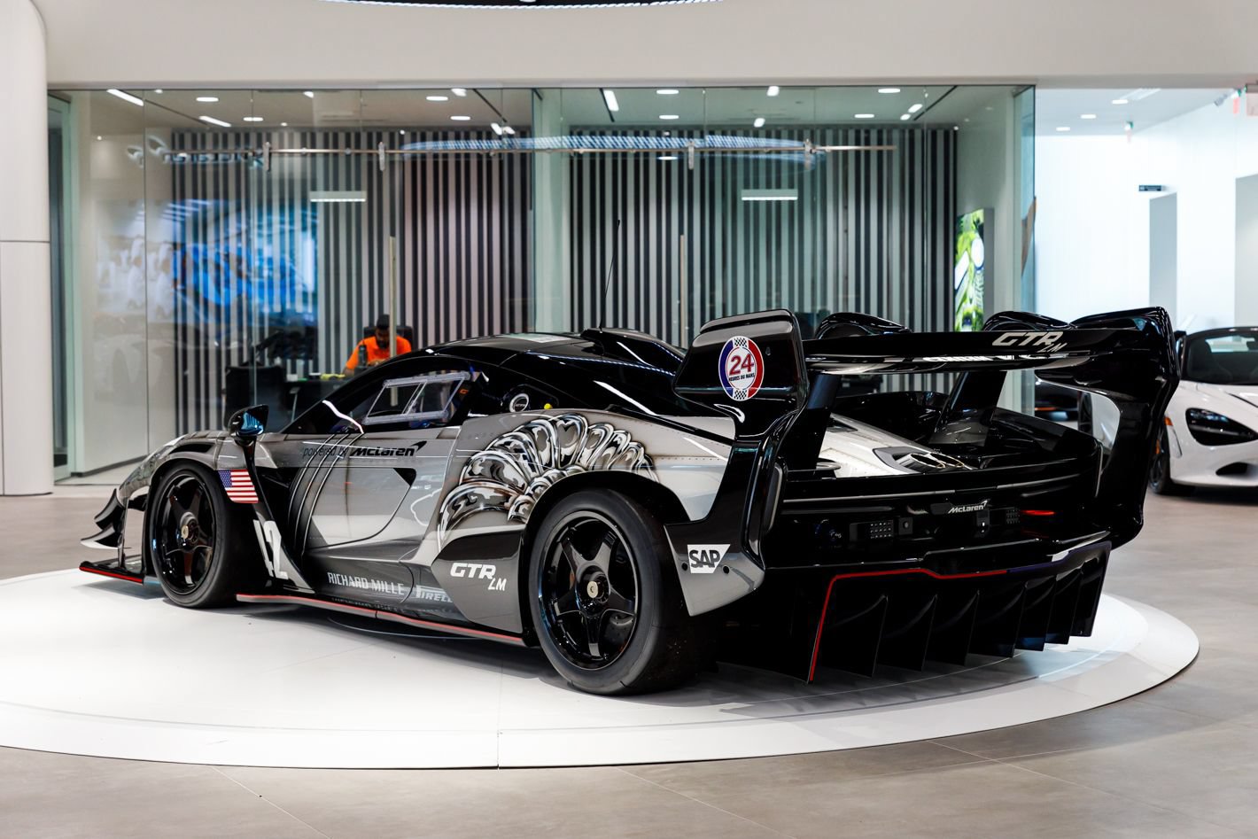 Used 2020 McLaren Senna RWD image 14