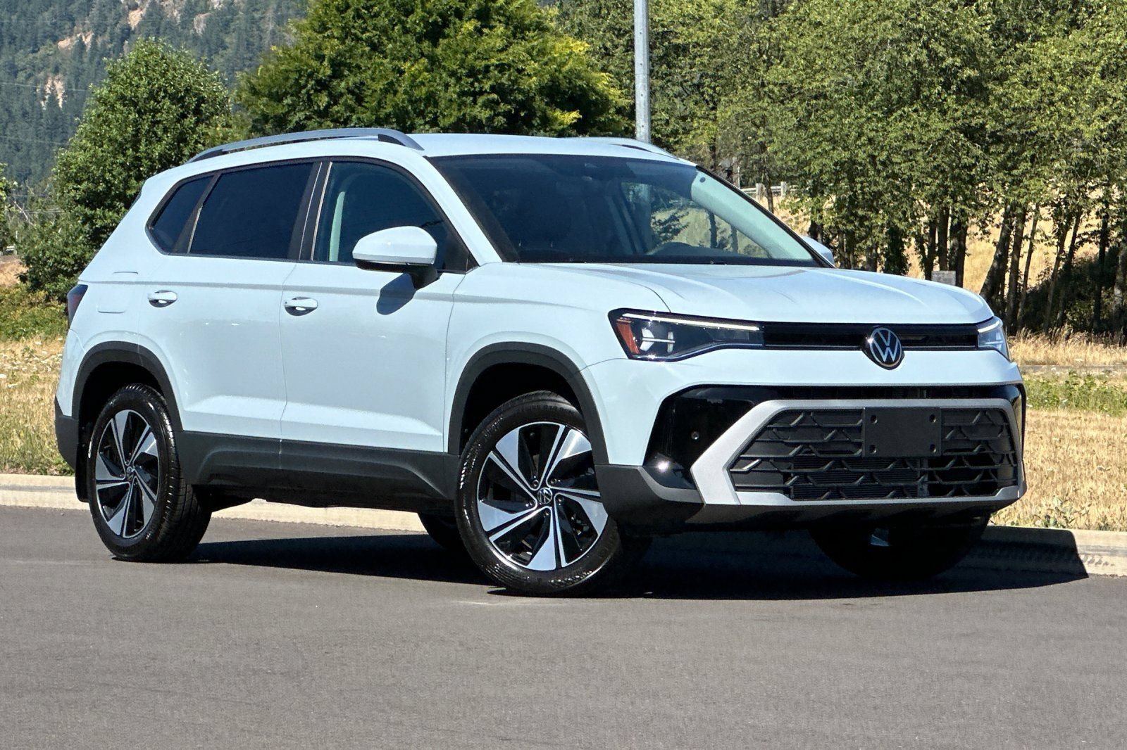 New 2026 Volkswagen Taos SE AWD/4WD image 1