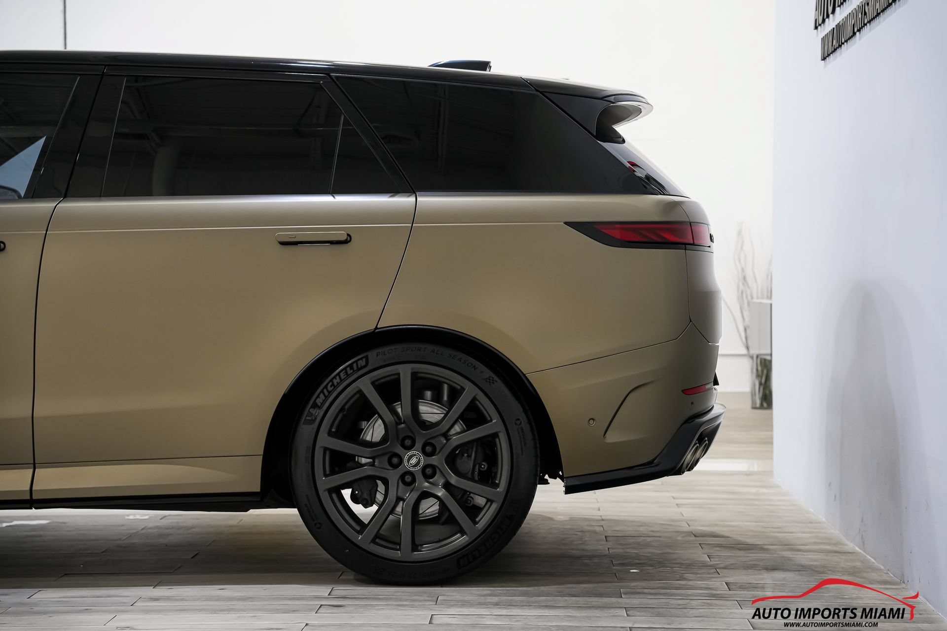 Used 2024 Land Rover Range Rover Sport SV Edition One Carbon Bronze AWD/4WD image 16