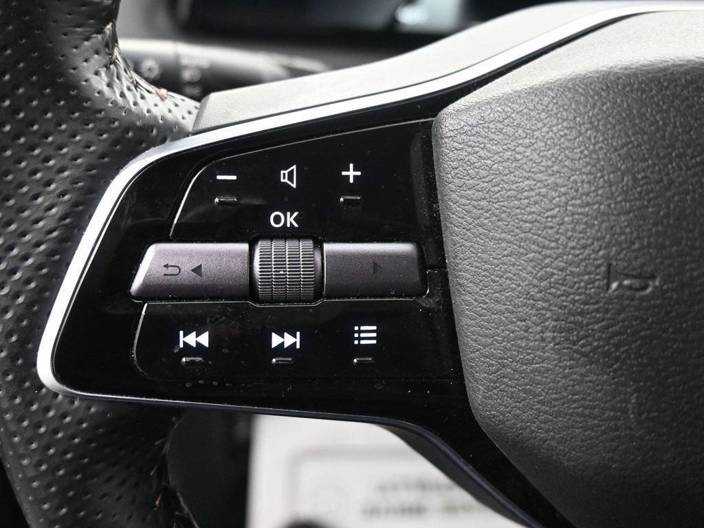 Used 2023 Nissan Ariya FWD image 21