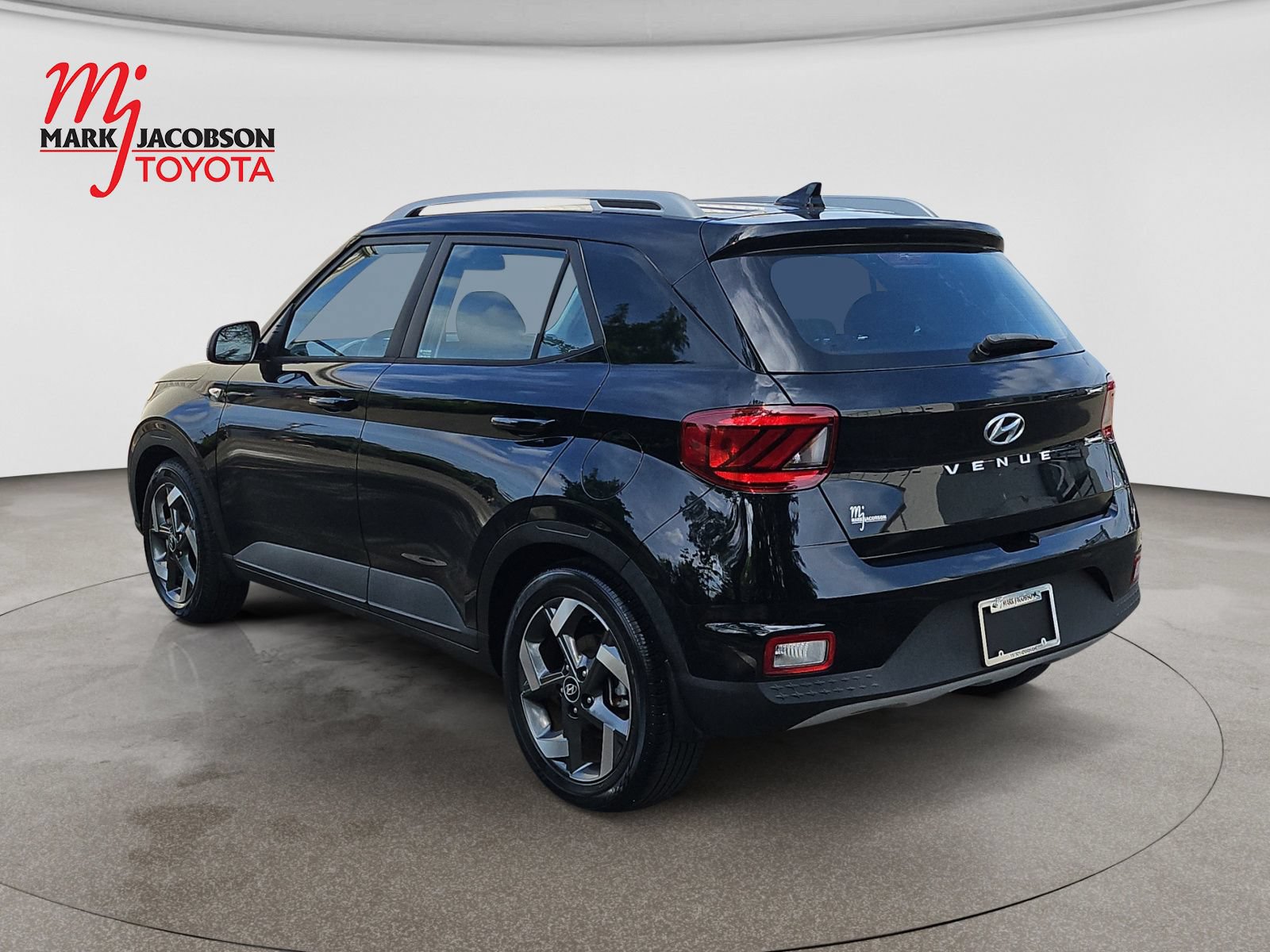 Used 2022 Hyundai Venue SEL FWD image 14