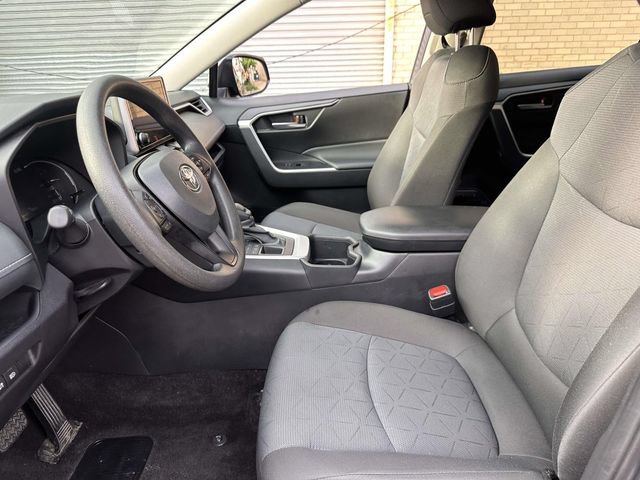 Used 2025 Toyota RAV4 XLE AWD/4WD image 19