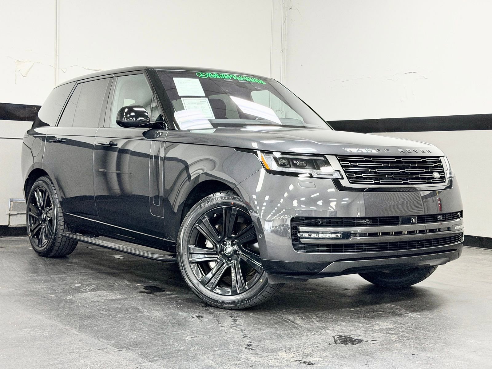 Used 2023 Land Rover Range Rover SE AWD/4WD image 2