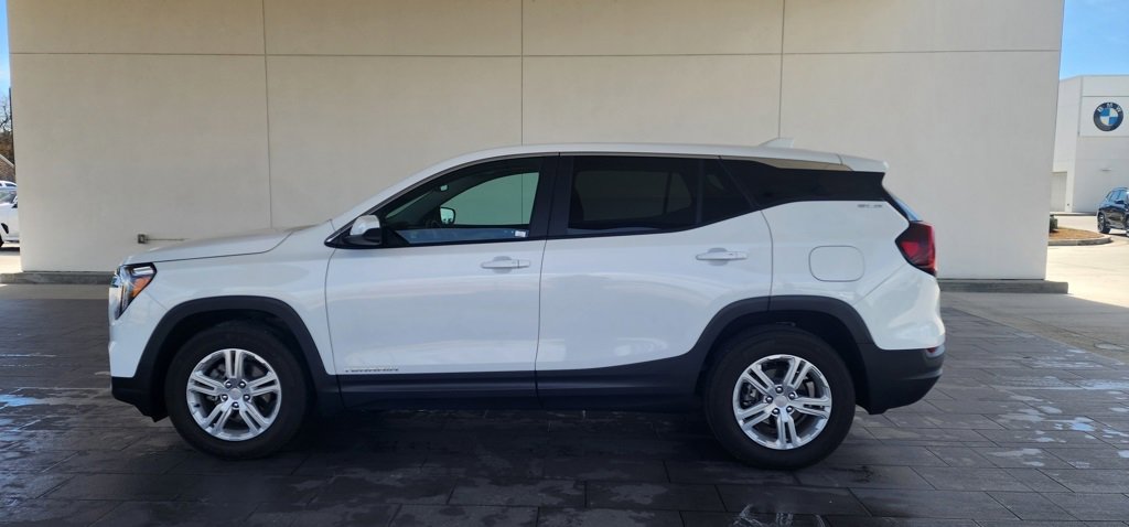 Used 2024 GMC Terrain SLE image 9