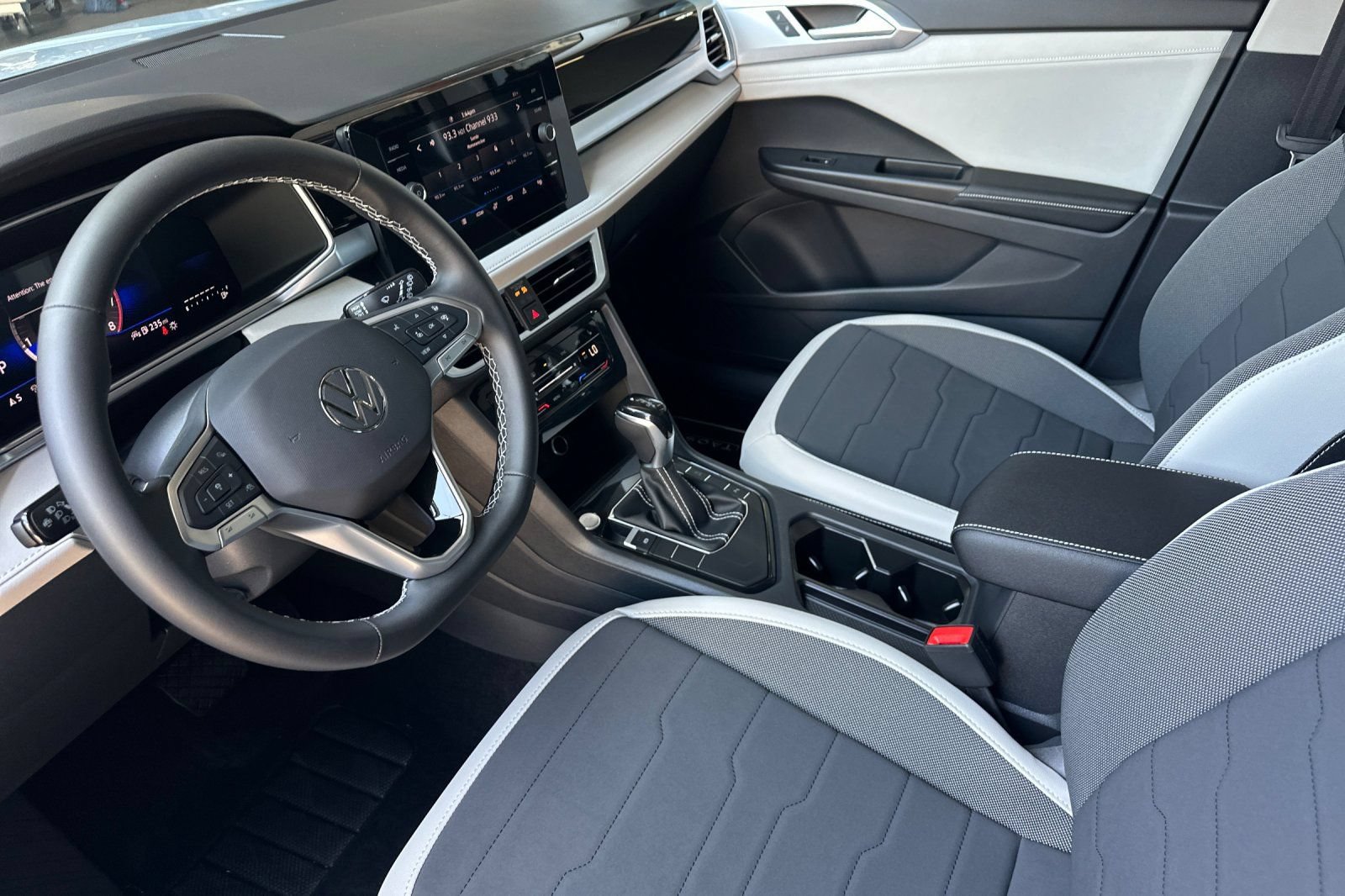 New 2026 Volkswagen Taos SE FWD image 8