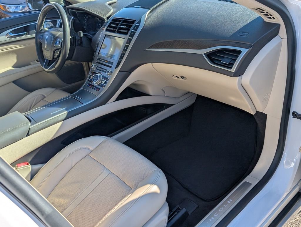 Used 2020 Lincoln MKZ Reserve w/ Luxury Package image 18