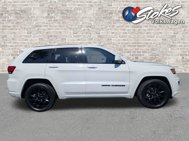 Used 2020 Jeep Grand Cherokee Altitude RWD image 3