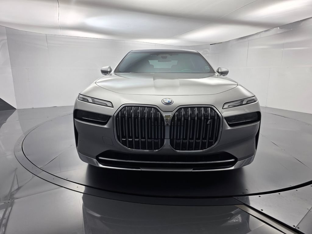 Certified 2023 BMW i7 xDrive60 AWD/4WD image 2