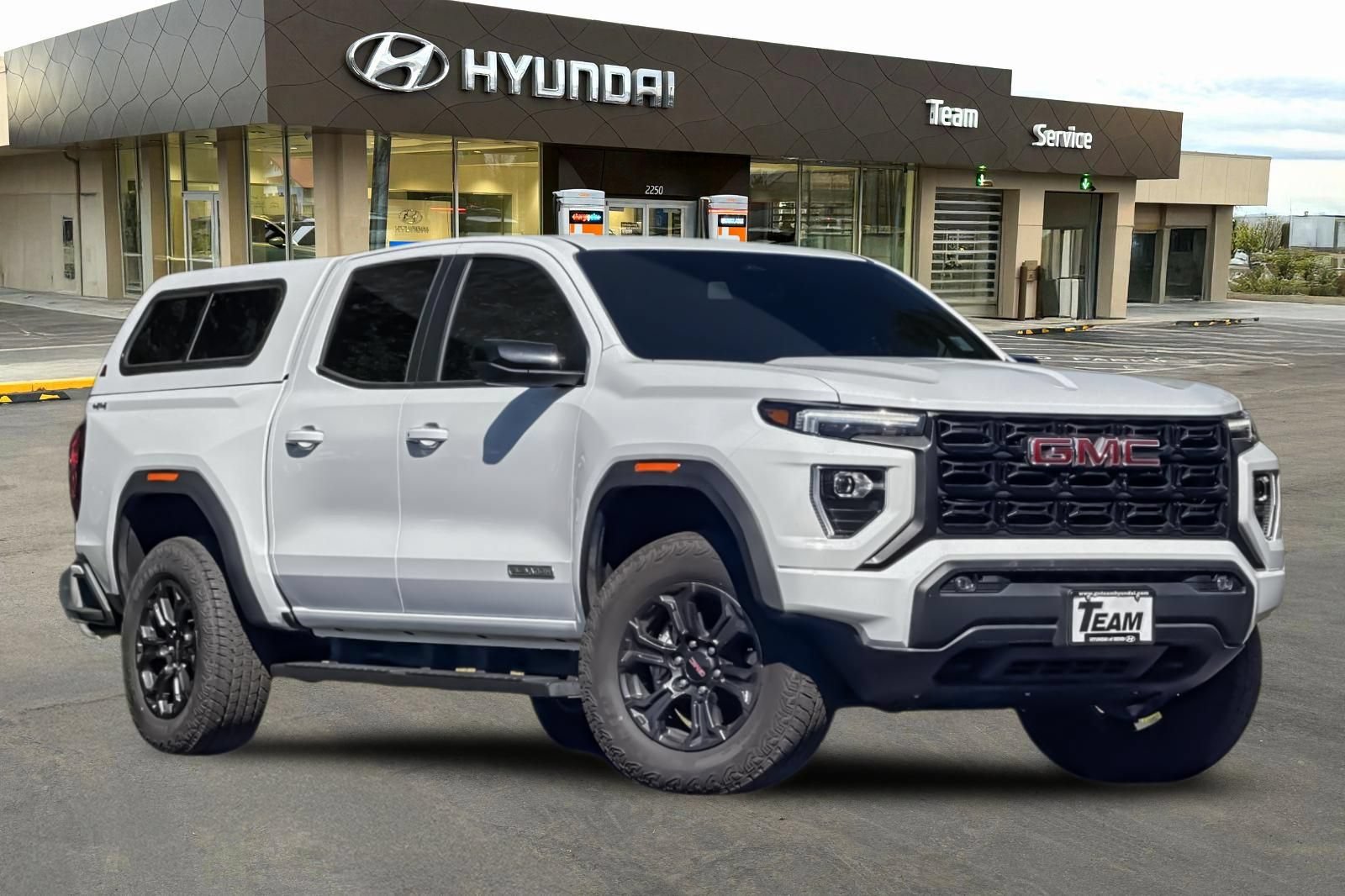 Used 2025 GMC Canyon Elevation w/ Convenience Package AWD/4WD image 2