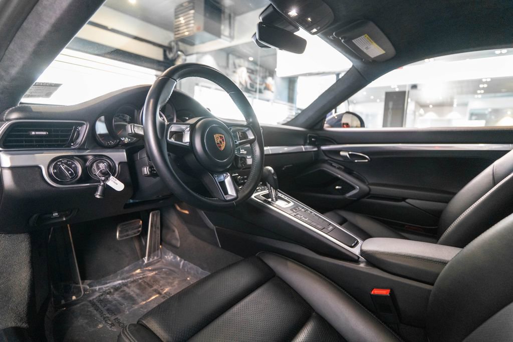 Certified 2018 Porsche 911 Turbo image 4