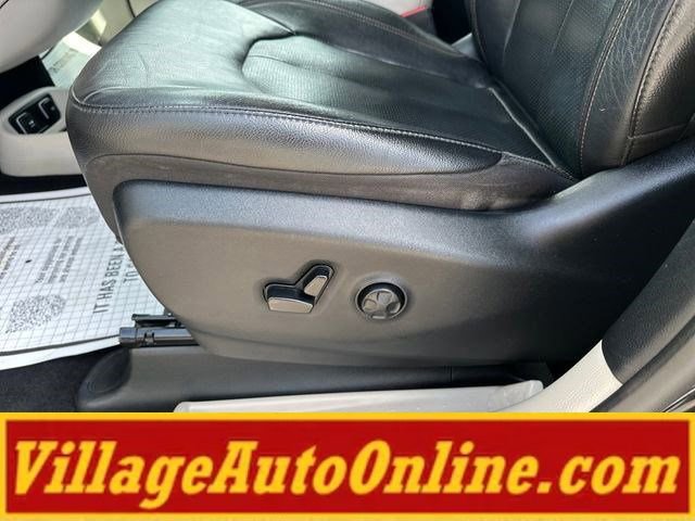 Used 2020 Chrysler Pacifica Touring-L FWD image 17