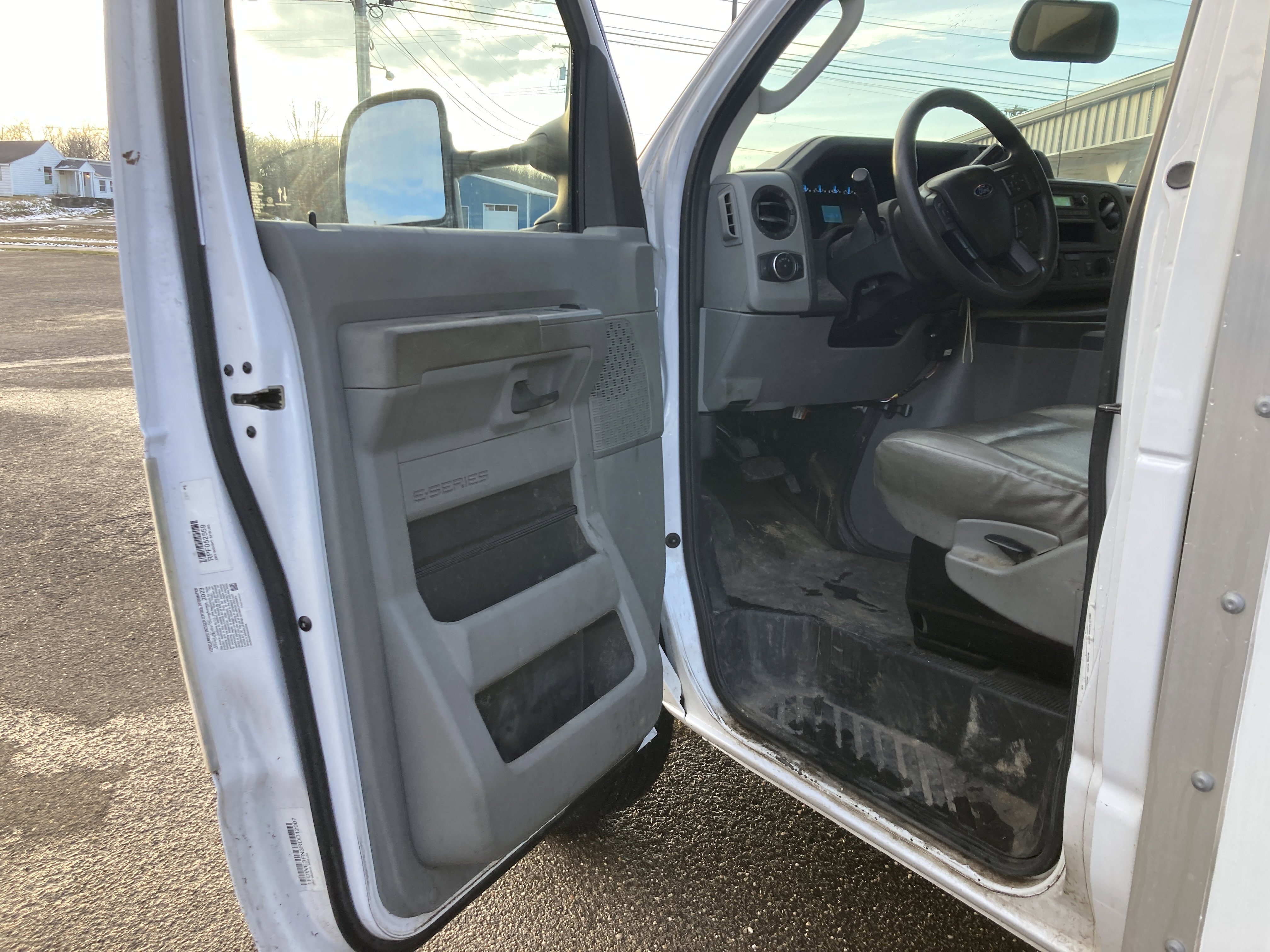 Used 2024 Ford E-350 and Econoline 350 Super Duty w/ Power Windows & Locks Group image 9