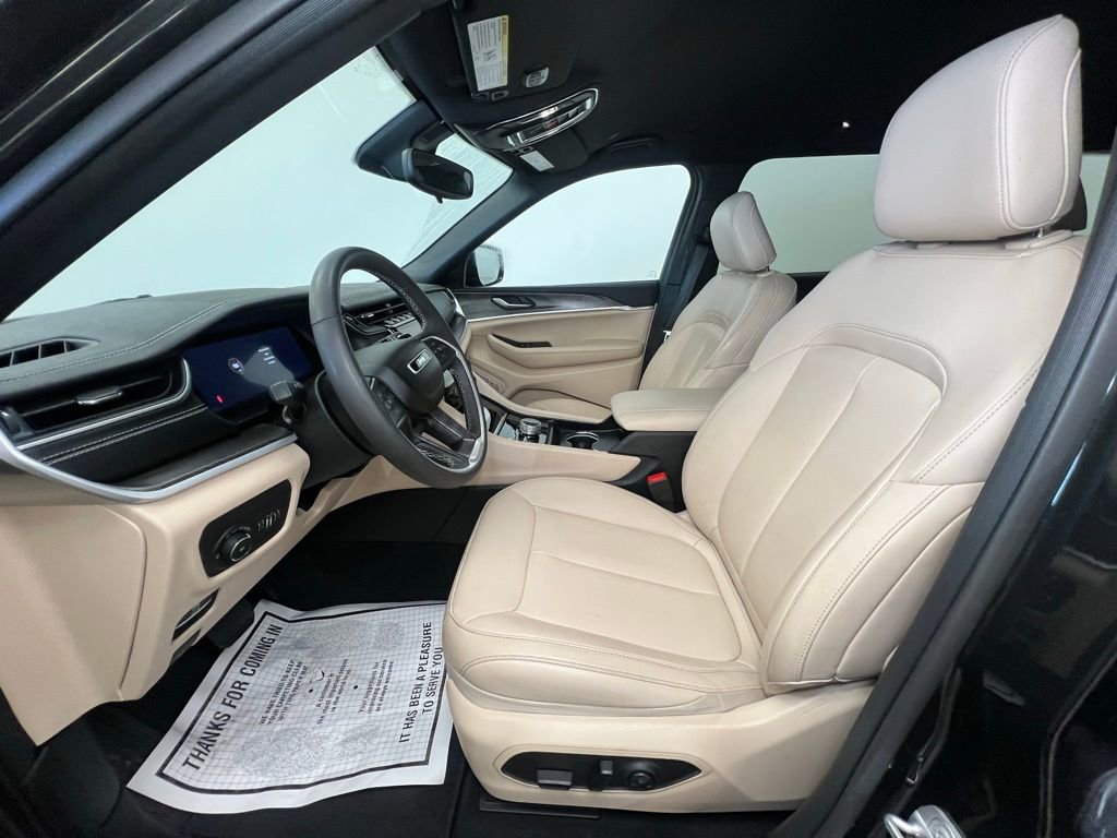 Used 2024 Jeep Grand Cherokee L Limited AWD/4WD image 4