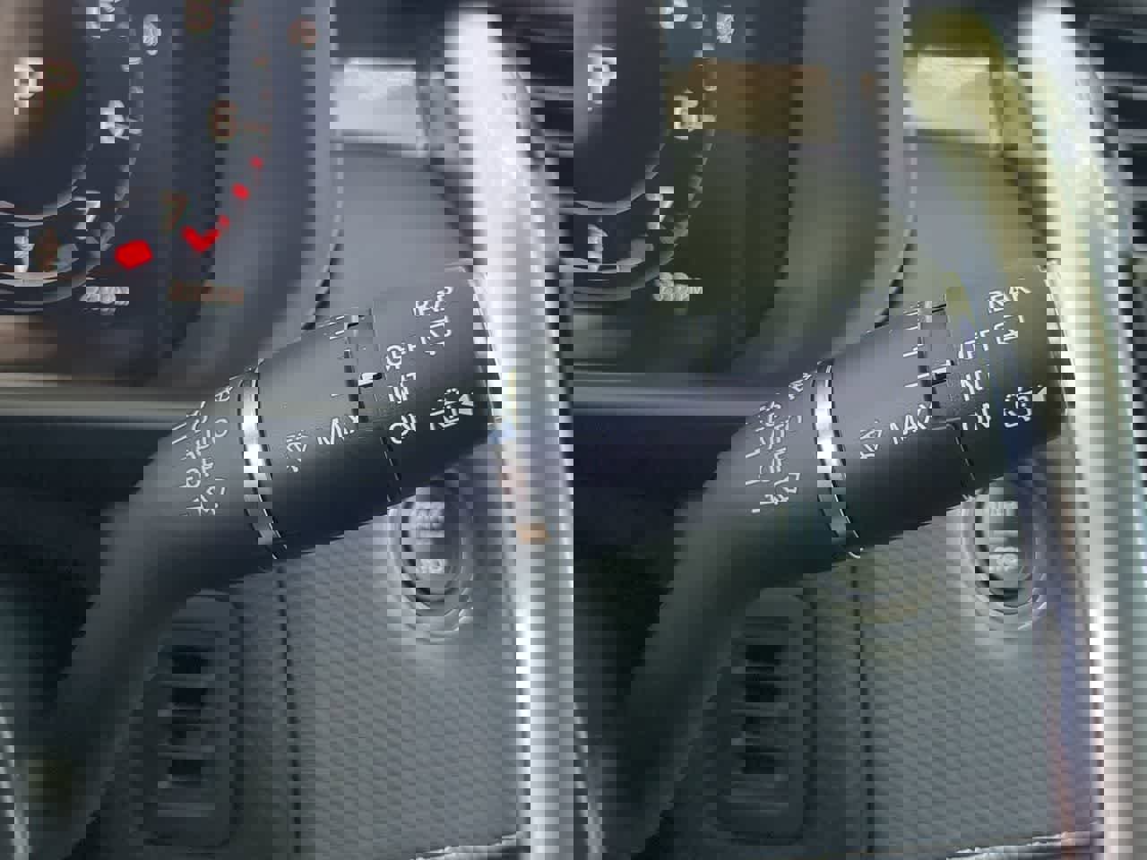 Used 2025 Land Rover Discovery Dynamic SE AWD/4WD image 28