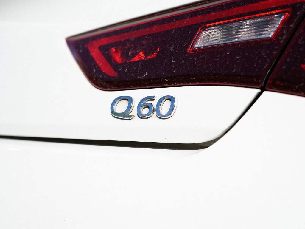 Used 2018 INFINITI Q60 3.0t Luxe w/ Sensory Package 3.0T Luxe image 9