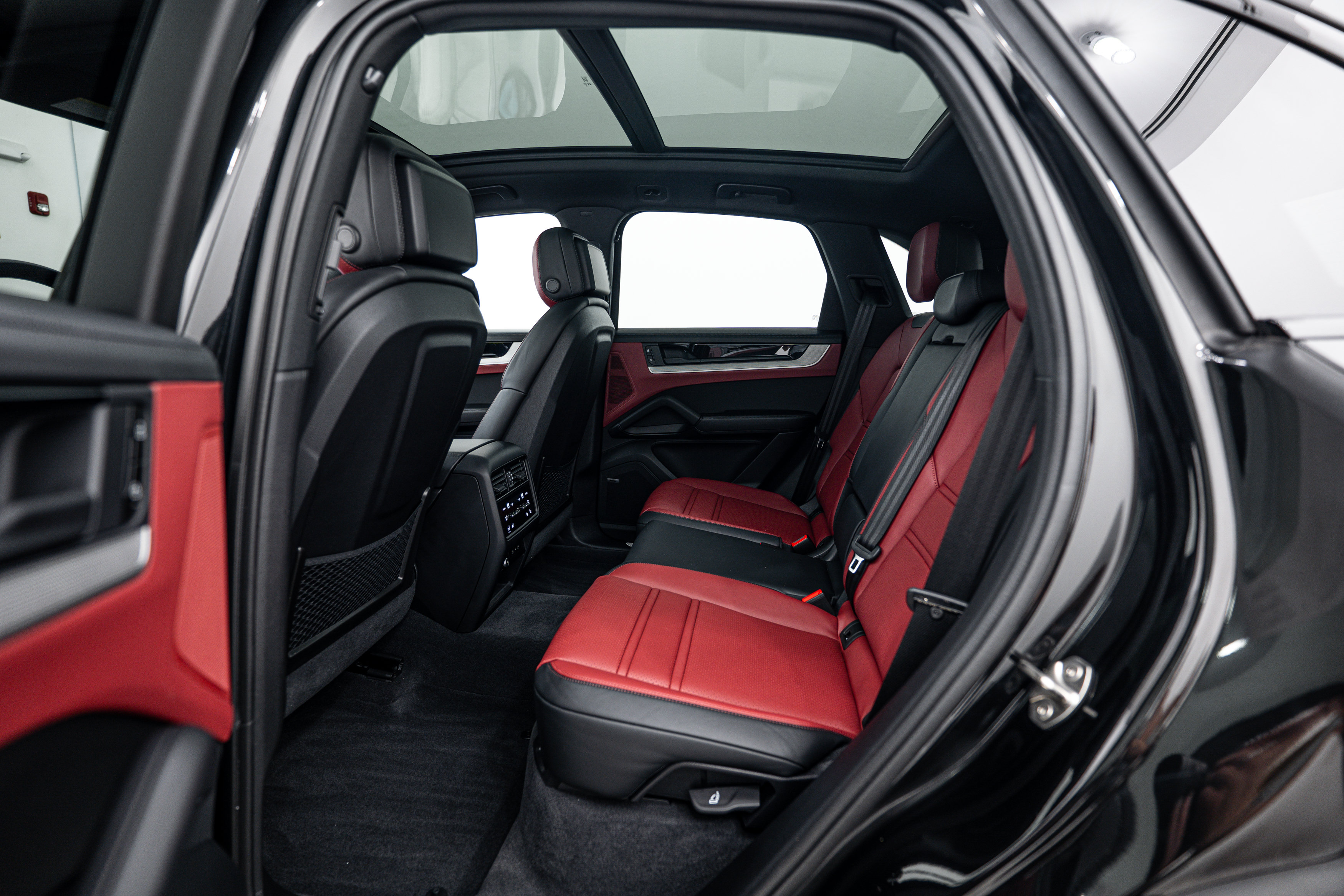 Certified 2026 Porsche Cayenne AWD/4WD image 19