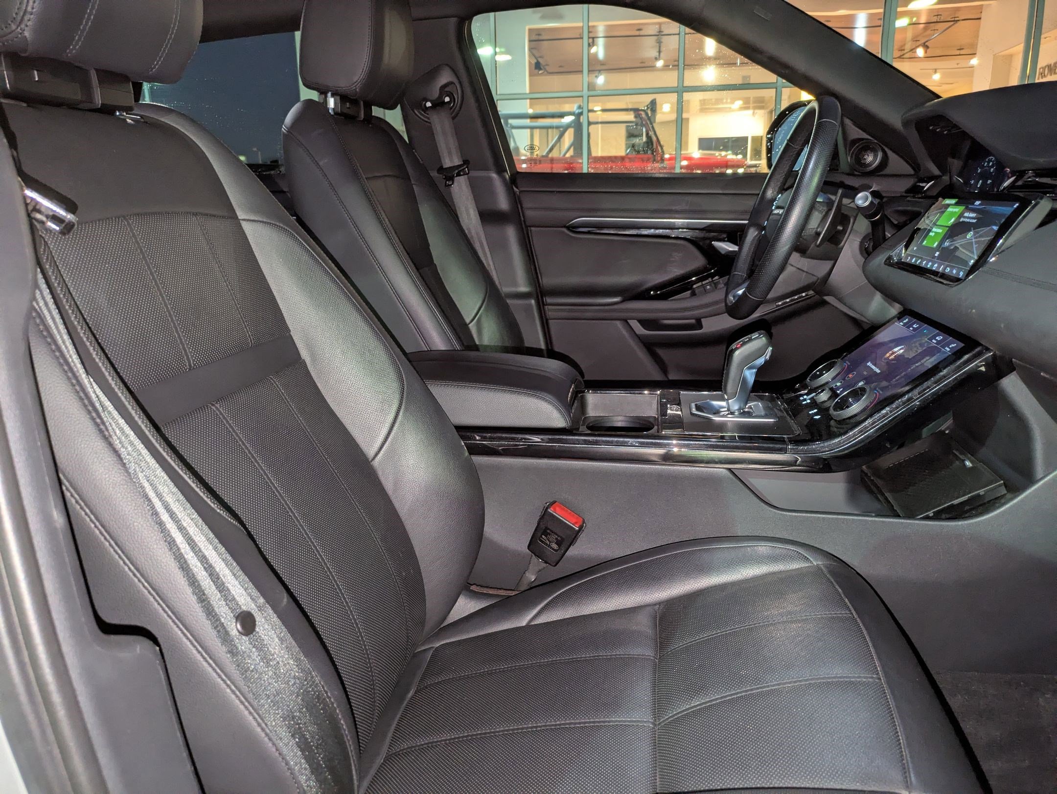 Used 2020 Land Rover Range Rover Evoque R-Dynamic SE image 26