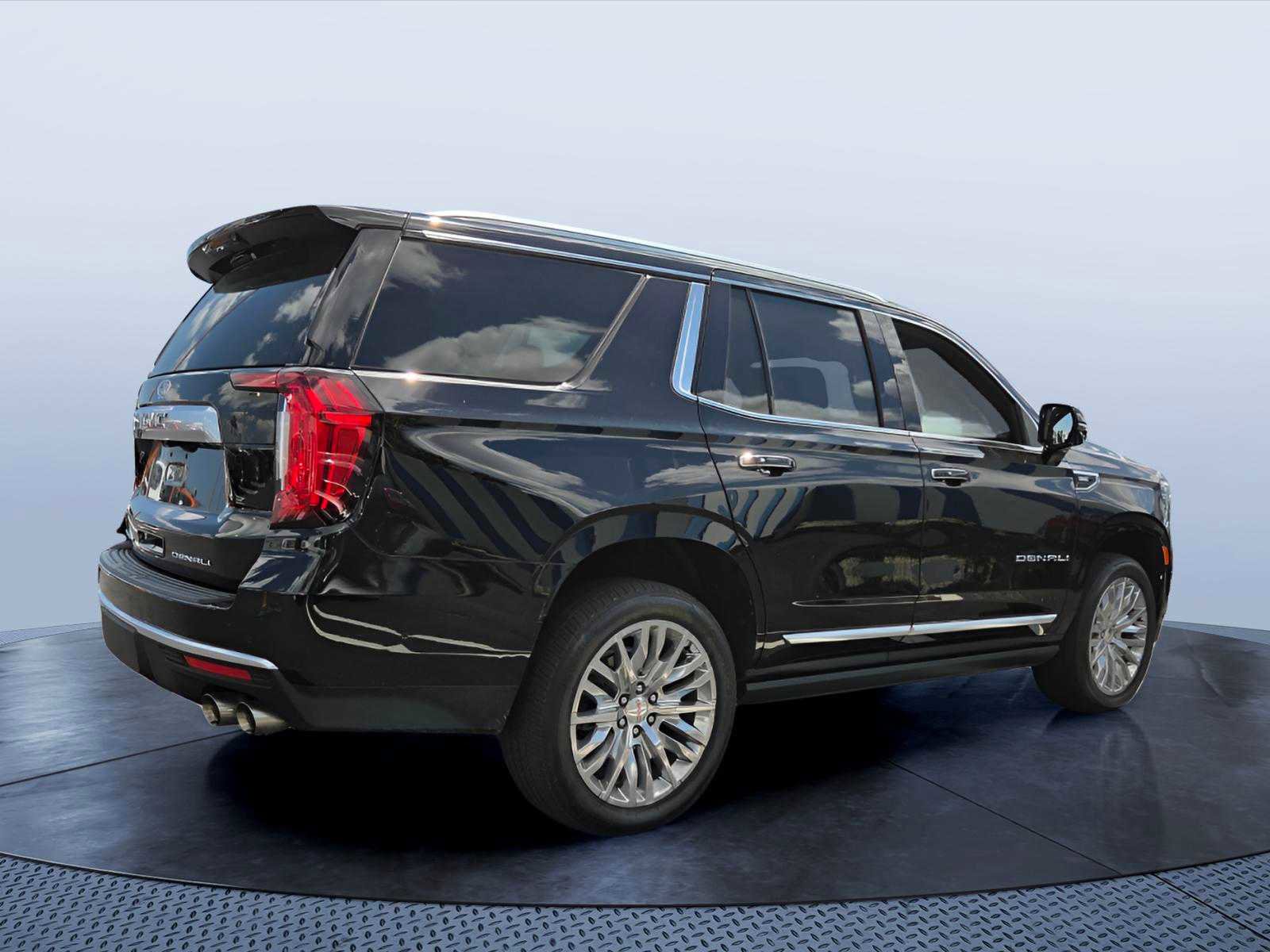 Used 2024 GMC Yukon Denali w/ Advanced Technology Package RWD image 5