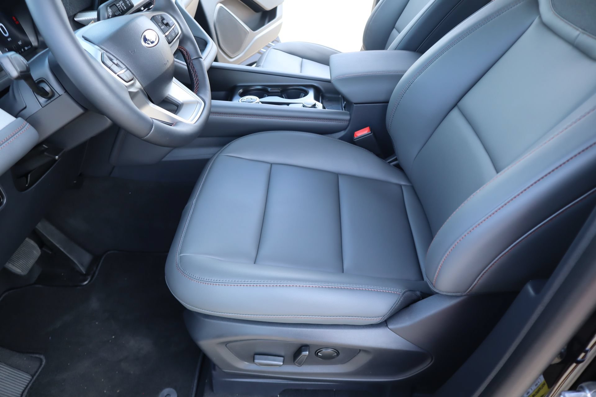 New 2026 Ford Explorer Active w/ Active Comfort Package RWD image 12
