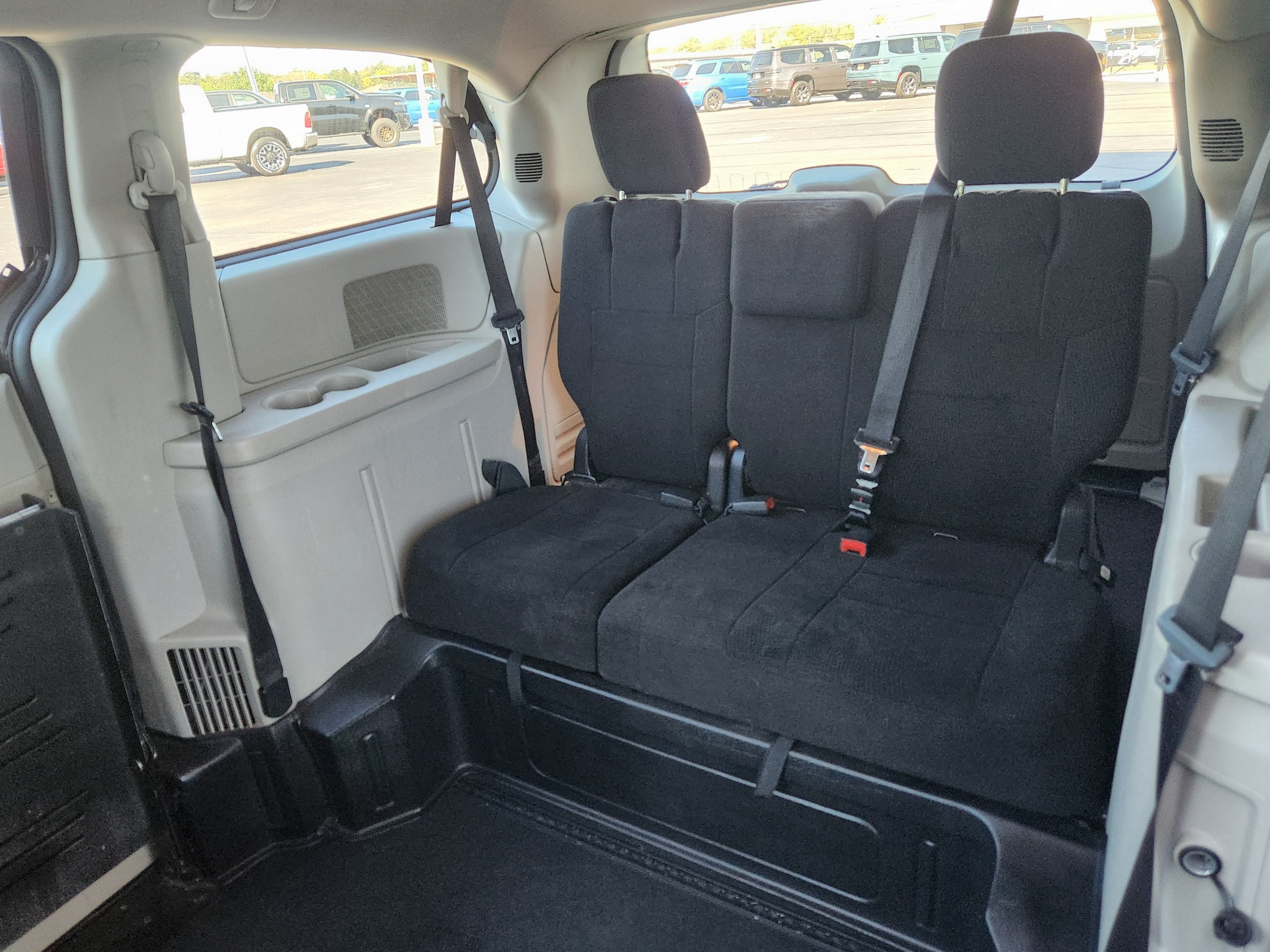 Used 2012 Dodge Grand Caravan SE FWD image 21