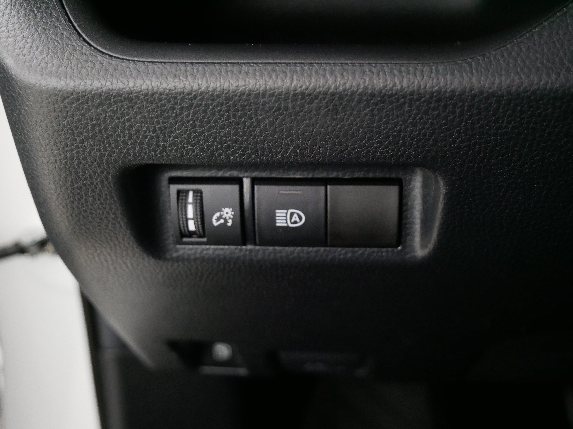 Used 2020 Toyota RAV4 LE image 26