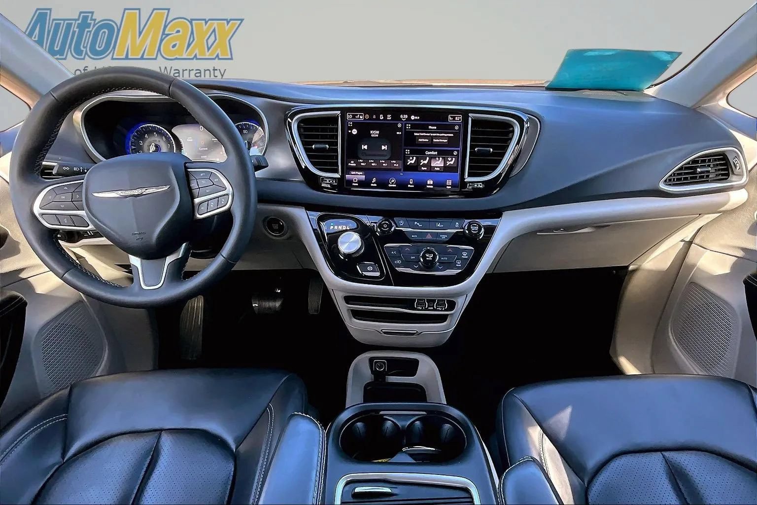 Used 2023 Chrysler Pacifica Touring-L FWD image 7